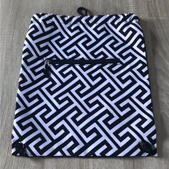 NWOT … Black & White Sling Backpack - Picture 1 of 3